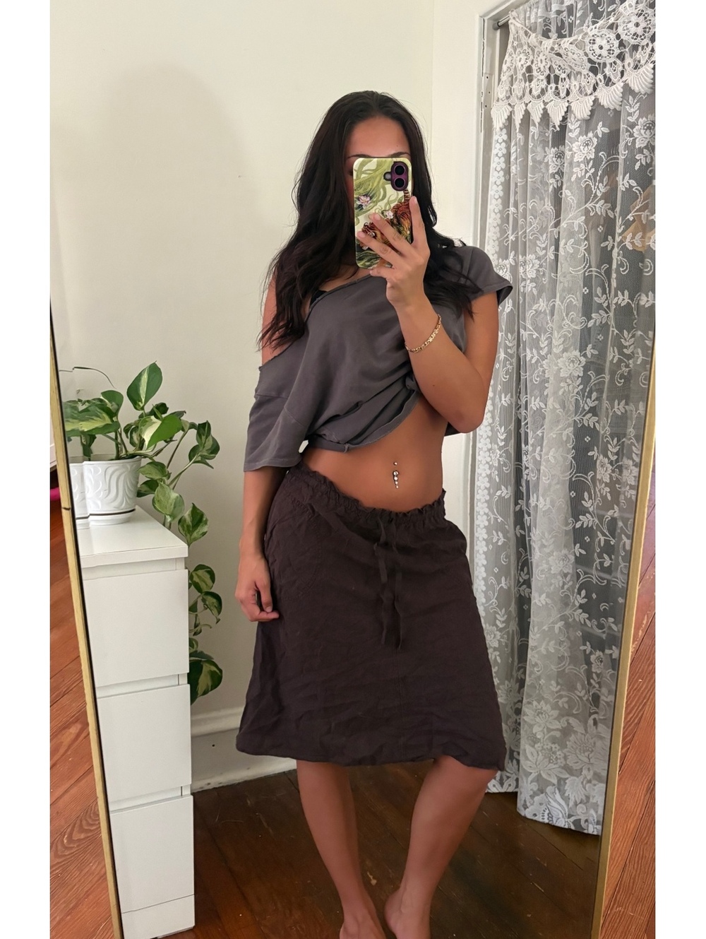 super cute vintage 2000s brown low waisted, linen midi skirt